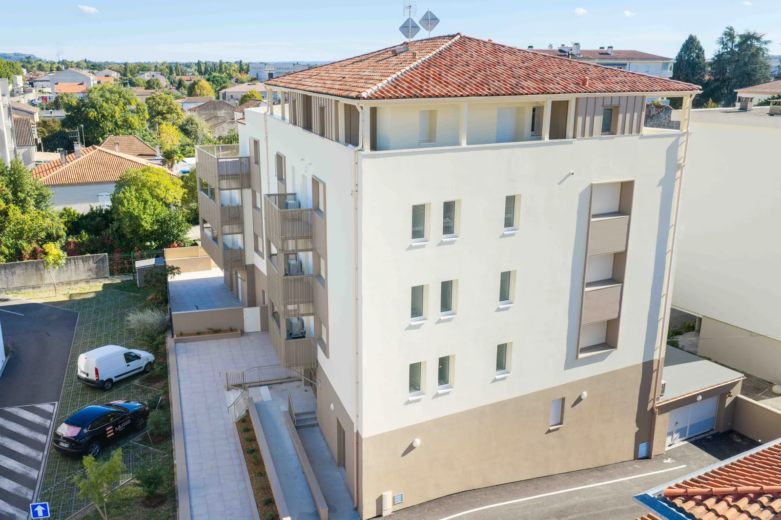 Les quatre façades dégagées de Villa Labesque