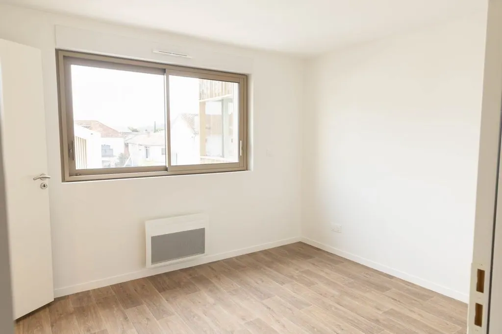 Le séjour, ouvert sur l'extérieur, Appartement 13 T2 à Agen