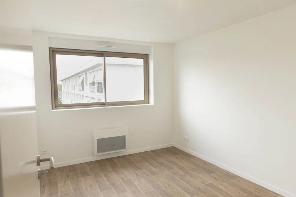Le séjour, ouvert sur l'extérieur, Appartement 06 T3 à Agen